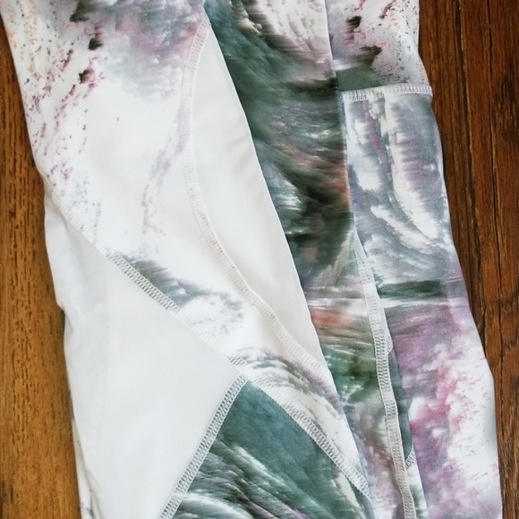 White Watercolor Print Leggings - Picture 3 of 5